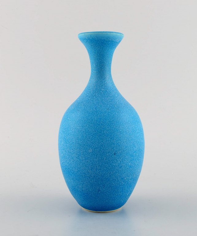 Gunnar Hartman (b. 1949), Sweden. Vase in glazed ceramics. Beautiful glaze in light blue shades. Late 20th century.