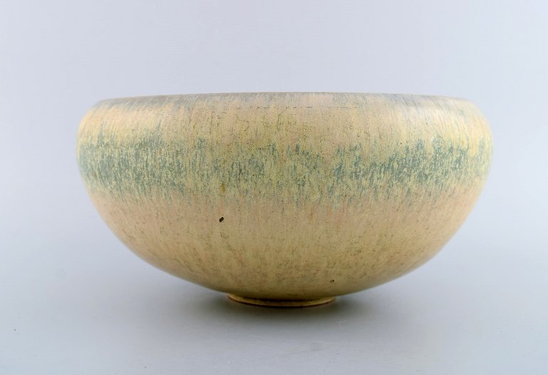 Large Saxbo bowl in glazed ceramics. Beautiful eggshell glaze with blue-green touches. Danish design, mid-20th century.