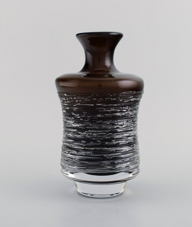 Bengt Edenfalk (1924-2016) for Skruf. Vase i mundblæst krystalglas. Dateret 1962.