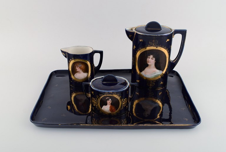 Antique coffee service in hand-painted porcelain with motifs of young women in profile and gold decoration. Vienna, late 19th century.