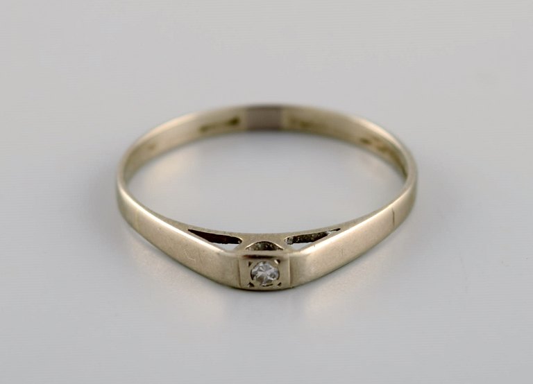 Svensk guldsmed. Vintage ring i 18 karat hvidguld prydet med diamant. Midt 1900-tallet.