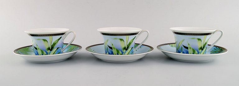 Gianni Versace for Rosenthal. Three Jungle tea cups with saucer in porcelain with gold decoration and green leaves. Late 20th century.