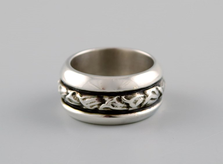Georg Jensen ring i sterlingsølv. Model 28D. Sent 1900-tallet.