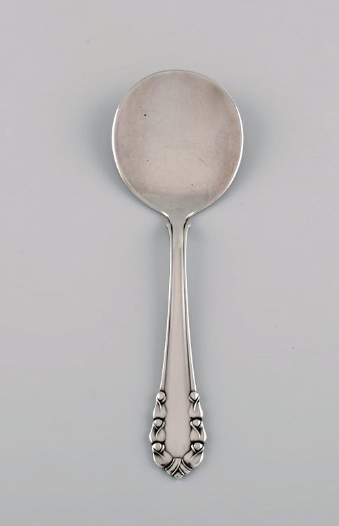Georg Jensen Liljekonval serveringsspade i sterlingsølv. Dateret 1933-1944.

