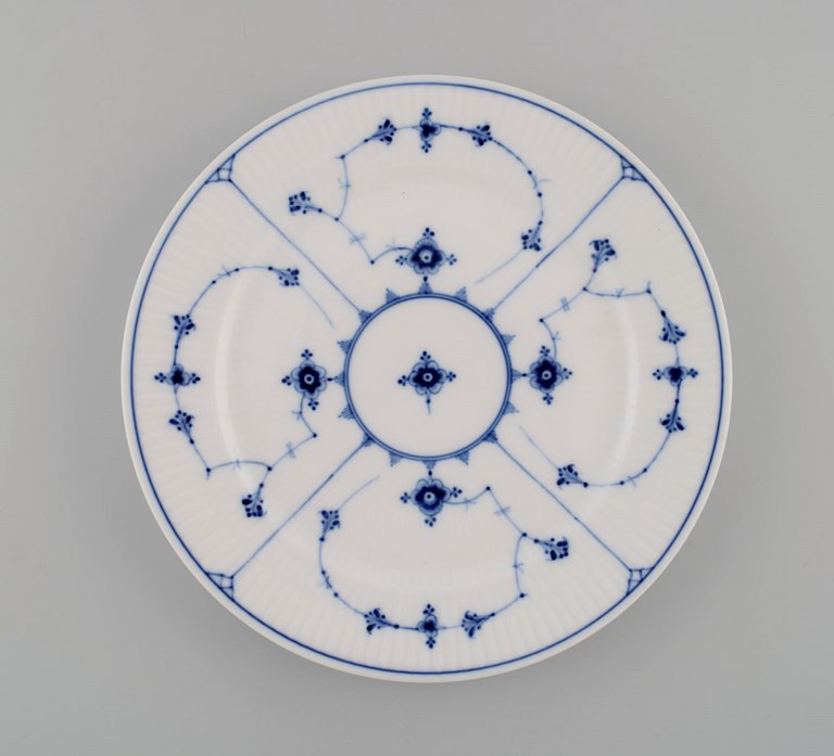 Antique Royal Copenhagen Blue Fluted Plain lunch plate. Model number 1/184. Late 19th century.