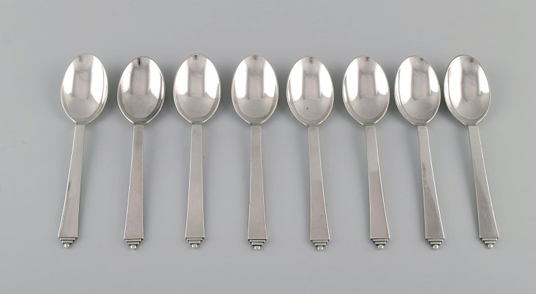 Otte Georg Jensen Pyramide dessertskeer i sterlingsølv.
