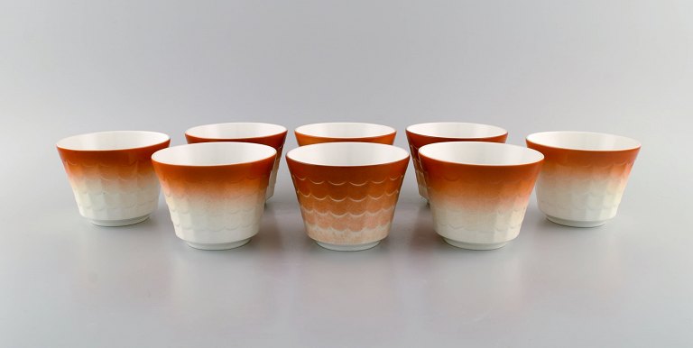 Wilhelm Kåge for Gustavsberg. Otte art deco urtepotter i glaseret porcelæn. Svensk design, 1960