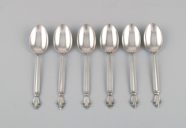 Seks Georg Jensen Dronning skeer i sterlingsølv. 
