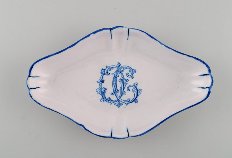 Emile Gallé for St. Clement, Nancy. Antique bowl / dish in hand-painted faience. 1870s / 80s.