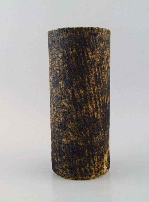 Pieter Groeneveldt (1889-1982), hollandsk keramiker. Cylindrisk unika vase i glaseret keramik. Midt 1900-tallet.