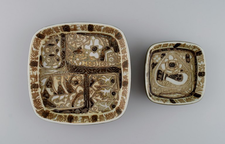 Nils Thorsson and Johanne Gerber for Aluminia, Royal Copenhagen. Two square Baca dishes decorated with fish and birds, patterned glaze in sand and light brown shades. 1960s / 70s.