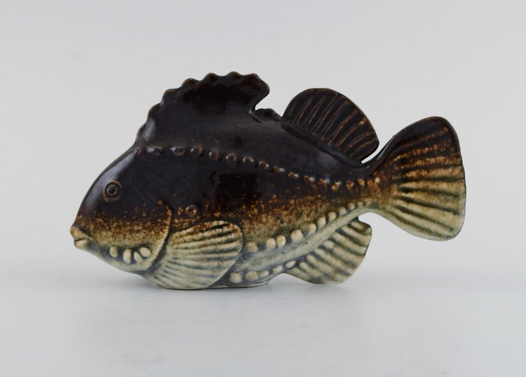 Sven Wejsfelt (1930-2009) for Gustavsberg. Unique Stim fish in glazed ceramics. 1980s.