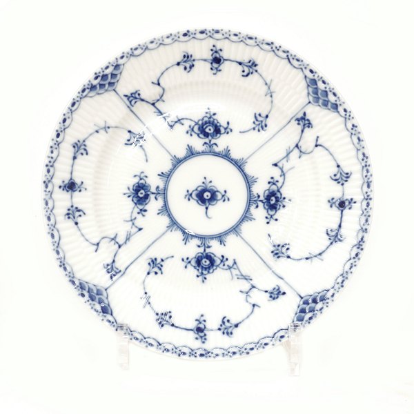 Royal Copenhagen blue fluted half lace plates. D: 19,5cm