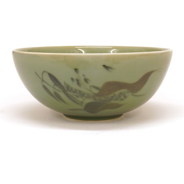 Thorkild Olsen keramik skål. Thorkild Olsen,  for Royal Copenhagen. Skål med celadon glasur. Signeret med monogram. Dateret 20.08.48. H: 10cm. D: 23cm