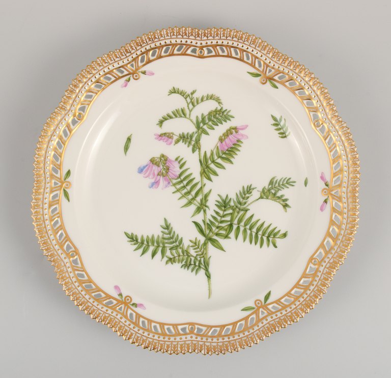 Royal Copenhagen Flora Danica plate in openwork porcelain with hand-painted flowers and gold decoration. Model number 20/3526.