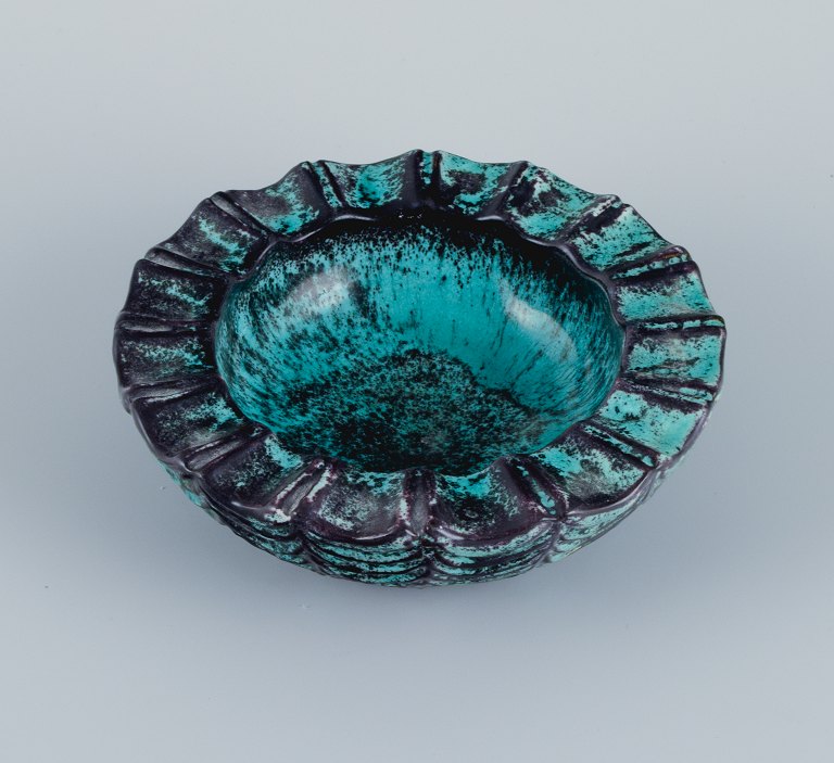 Svend Hammershøi for Kähler.Ceramic bowl in green-black double glaze.
