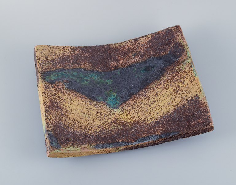 Linda Mathison, Sweden, large unique ceramic dish on four feet in modernist style. Abstract motif.