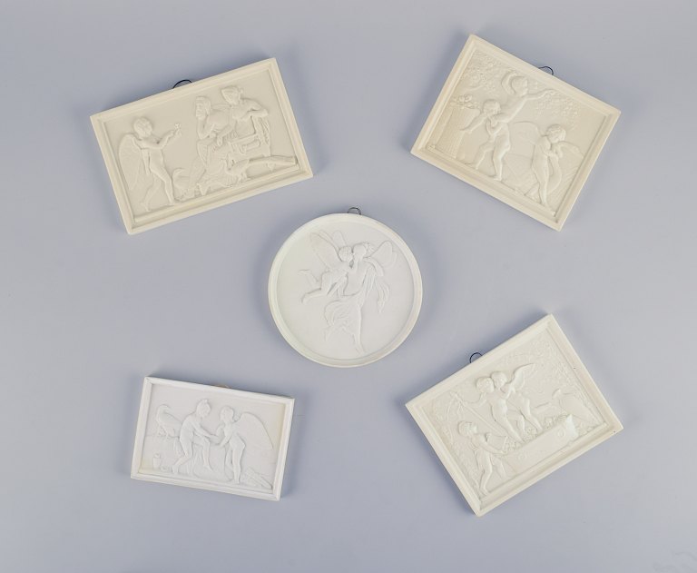 Bing & Grøndahl og Royal Copenhagen, et sæt på fem vægrelieffer efter Thorvaldsen.