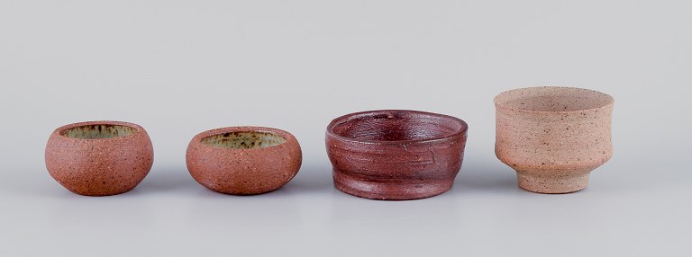 Mogens Nielsen, Nysted / Stouby Keramik, and others.Four pieces of handmade ceramics in shades of brown.