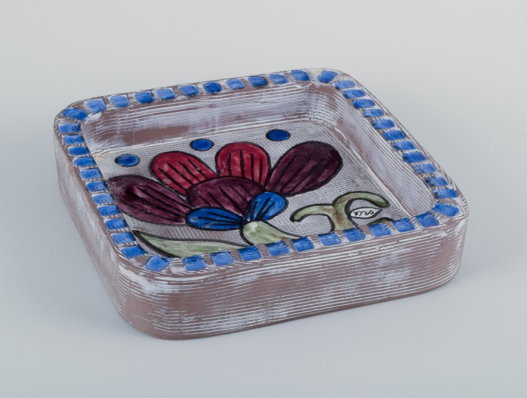 Mari Simmulson for Upsala Ekeby, Sweden. Ceramic bowl in modernist style with flower motif.
