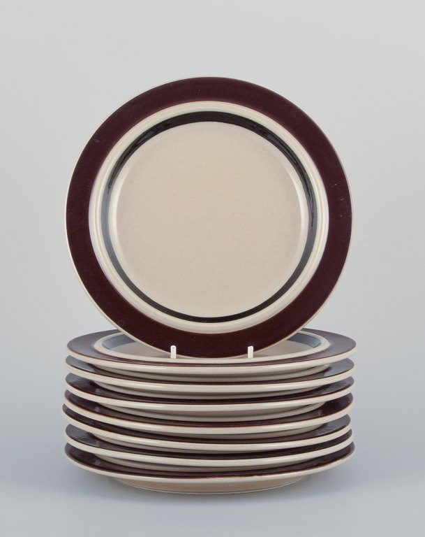 Raija Uosikkinen and Ulla Procopé for Arabia, Finland. A set of nine "Ruija" lunch plates in stoneware with brown decoration.