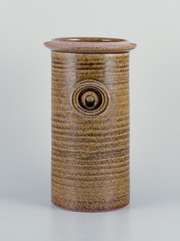 Richard Manz, Danish ceramist. Large unique ceramic vase with glaze in dark sandy shades.