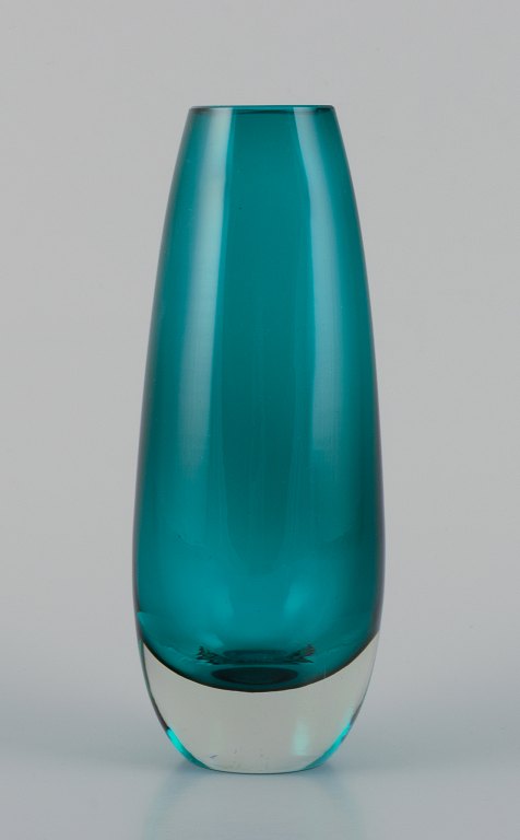 Tamara Aladin (1932-2019) for Riihimäen Lasi, Finland. Art glass vase in turquoise.