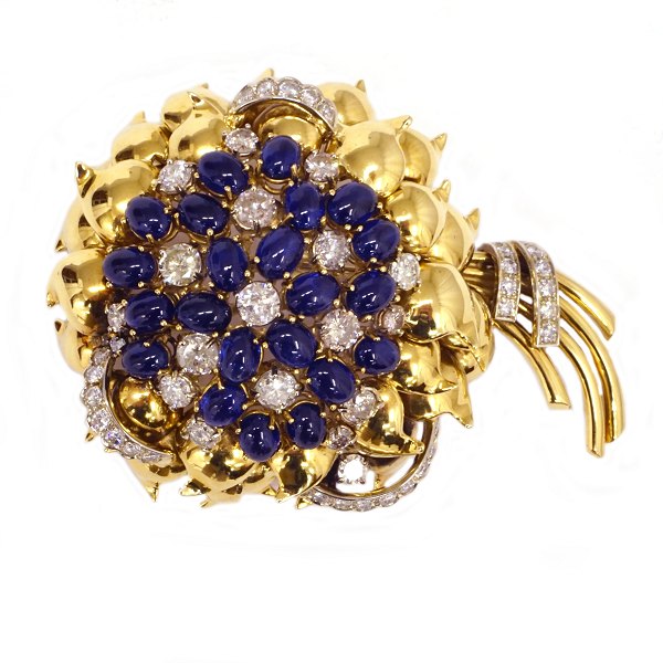 Italian 18kt gold brooch with ca. 7,75ct diamonds and 27,7ct sapphires. Rome circa 1950-60. Size: 83x59mm. W: 78gr