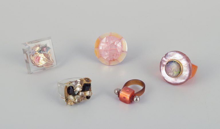 French jewelry artist. Five designer rings in metal and plastic. Various designs.