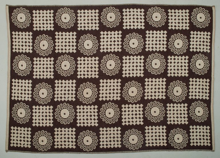 Viola Gråsten for Tidstrand, Purveyor to the Royal Court of Sweden.Large handwoven wall tapestry in pure wool. Geometric fields in brown and white.