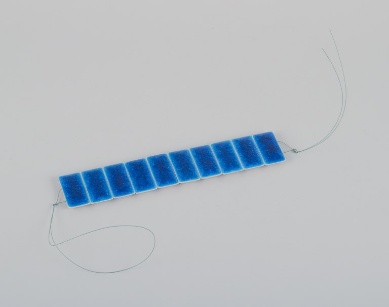 Ole Bjørn Krüger (1922-2007), Danish sculptor and ceramicist.Unique stoneware bracelet in blue shades.