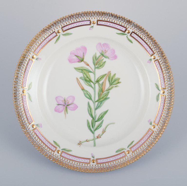 Royal Copenhagen Flora Danica dinner plate.Hand-painted.