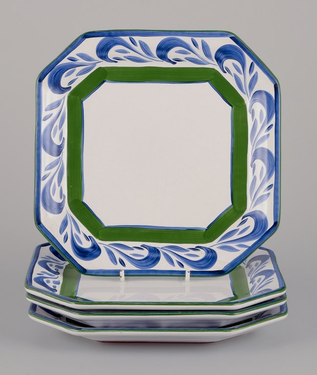 Herend, Ungarn. Fire firkantede tallerkner i keramik.