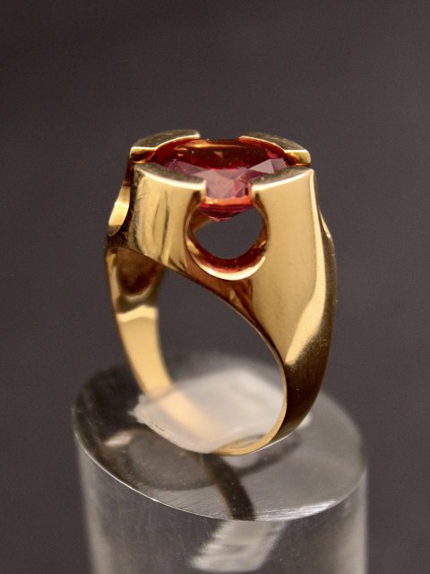 14 carat gold ring  with topaz