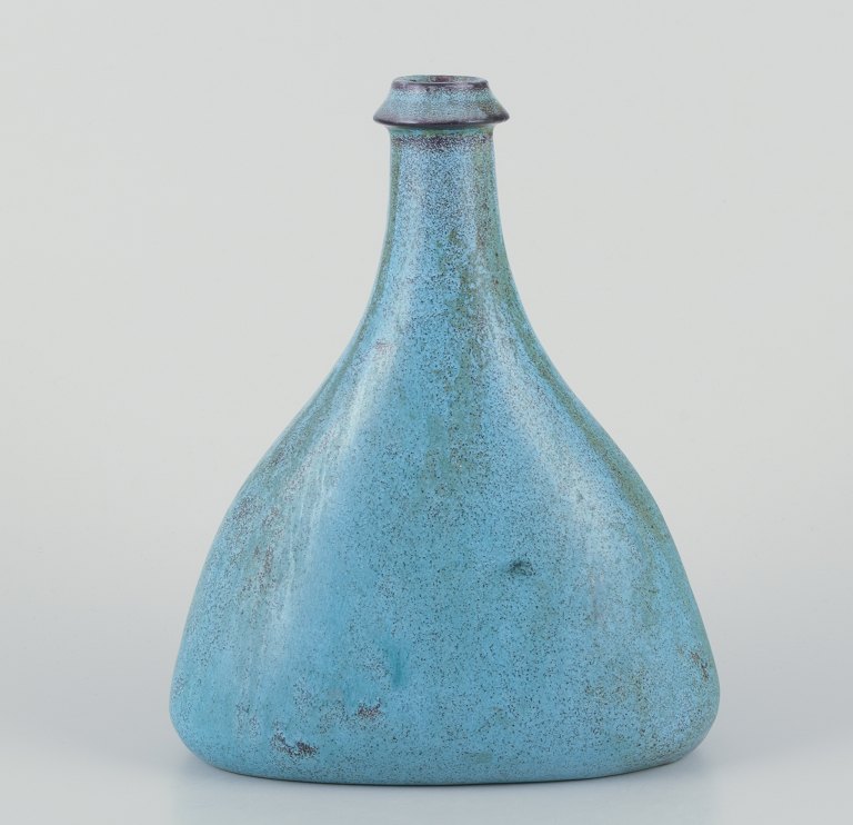 Nils Kähler for Kähler, Danmark.
Stor flaskeformet keramikvase.