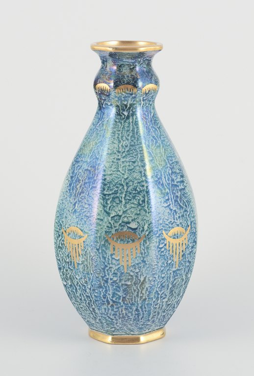 Josef Ekberg for Gustavsberg.
Ottekantet vase i keramik.