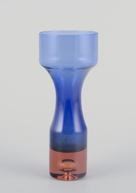 Bo Borgström for Åseda, Swedish glass artist.
Art glass in blue and orange.