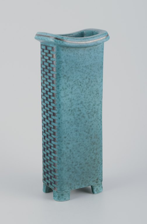 Wilhelm Kåge for Gustavsberg, Sverige.
Høj firkantet Art Deco keramikvase.
