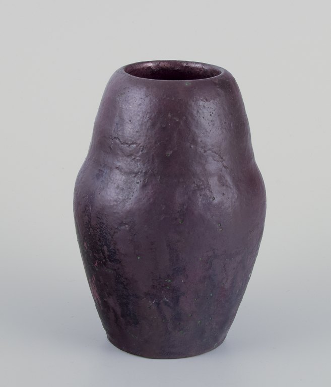 Søren Kongstrand.
Vase i lustreglasur.