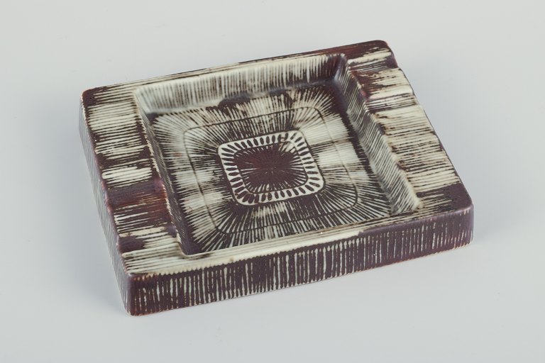 Hertha Bengtson for Rörstrand, Sverige.
Askebæger af stentøj.