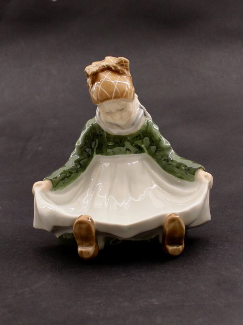 Royal Copenhagen Fanø Pige 1315.