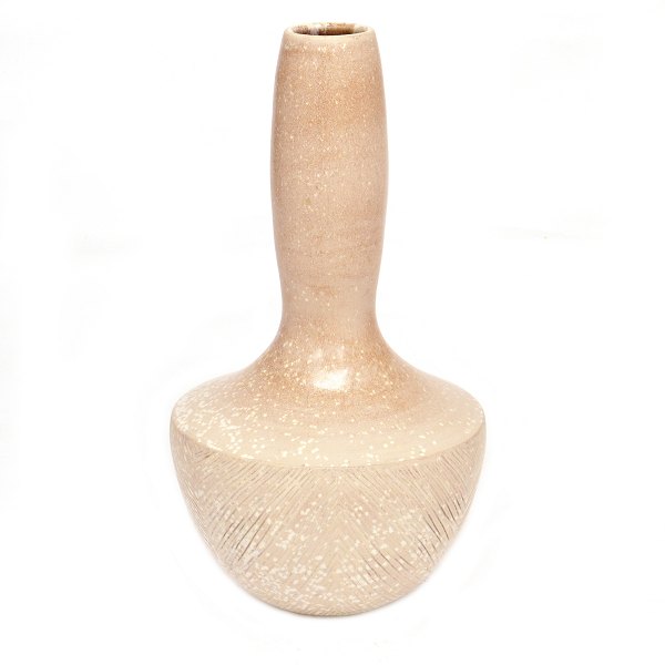 Stor Per Weiss stentøjsvase med fugleæg glasur og riflet dekoration. Signeret 
Weiss 20. Per Weiss 1953-2023. H: 31cm. D: 16cm
