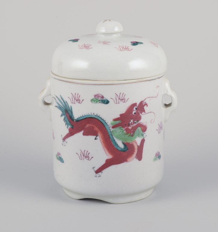 Kinesisk beholder af porcelæn.