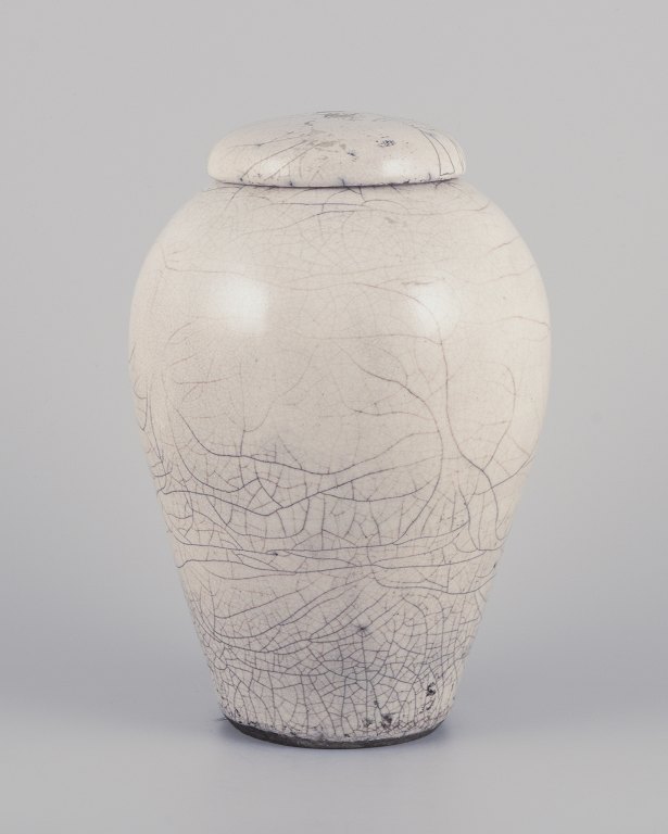 Anita Wederbrand, Swedish studio ceramist.
Unique lidded bowl.