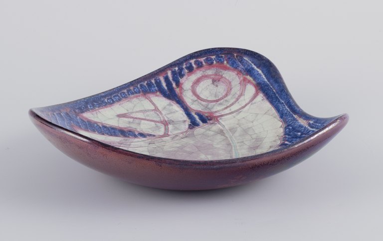 Michael Andersen, Bornholm.Hand-glazed ceramic dish.
