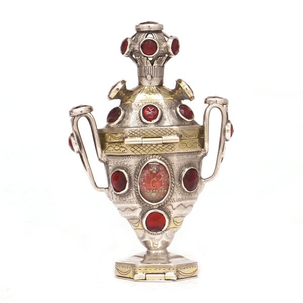 Silver vinaigrette by Poul Hansen, Tønder, Denmark. H: 11cm