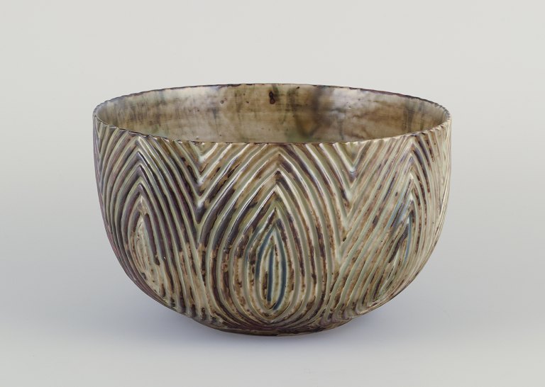 Axel Salto for Royal Copenhagen.
Stor og imponerende keramikskål.