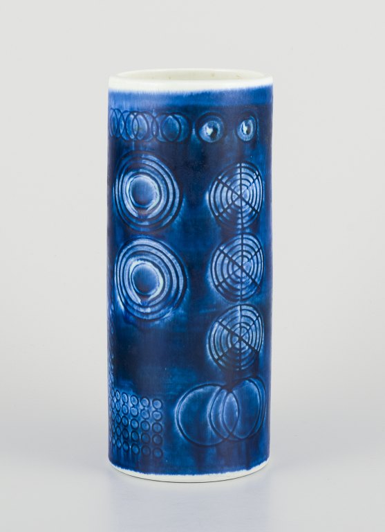 Olle Alberius for Rörstrand. 
”Sarek” keramikvase i modernistisk design.