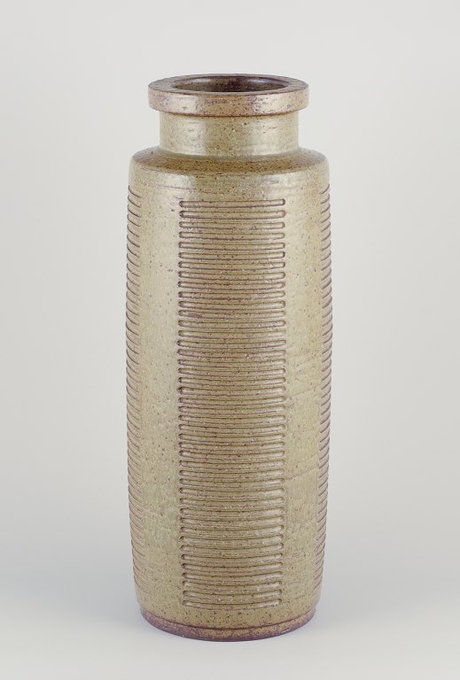 Per Linnemann-Schmidt for Palshus, Danmark.
Stor og imponerende gulvkrukke.