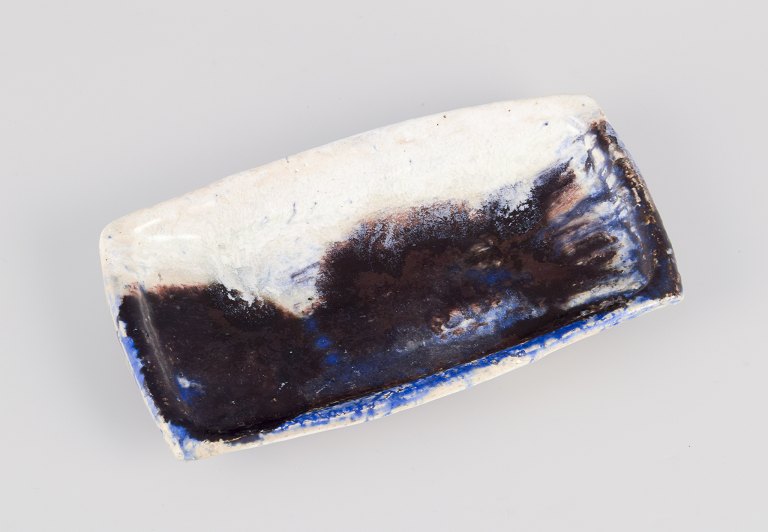 Jeppe Hagedorn-Olsen (1929–2011) Aflang unikaskål i stentøj.